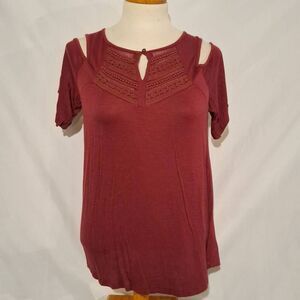 Maurices Womens Cold Shoulder Maroon Short‎ Sleeve Top Sz M